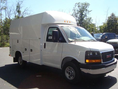 New 2025 GMC Savana 3500 w/ Power Convenience Package image 3
