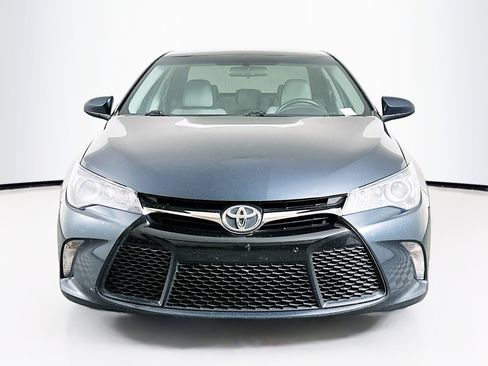 Used 2016 Toyota Camry SE image 2