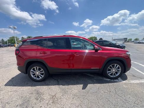 Used 2024 GMC Terrain SLT FWD image 4