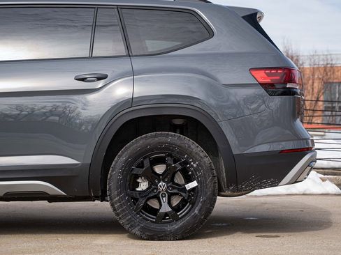 New 2026 Volkswagen Atlas Peak Edition image 4