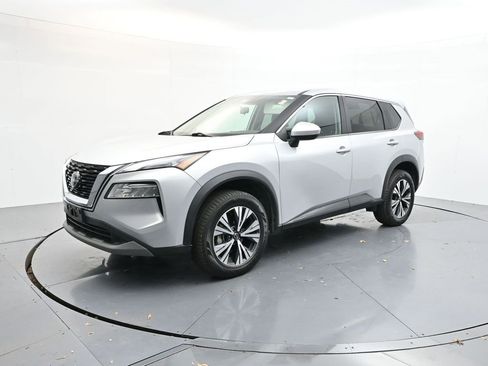 Used 2023 Nissan Rogue SV image 3