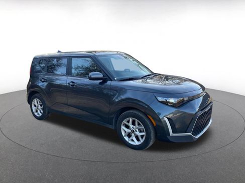 Used 2025 Kia Soul LX w/ LX Technology Package image 2