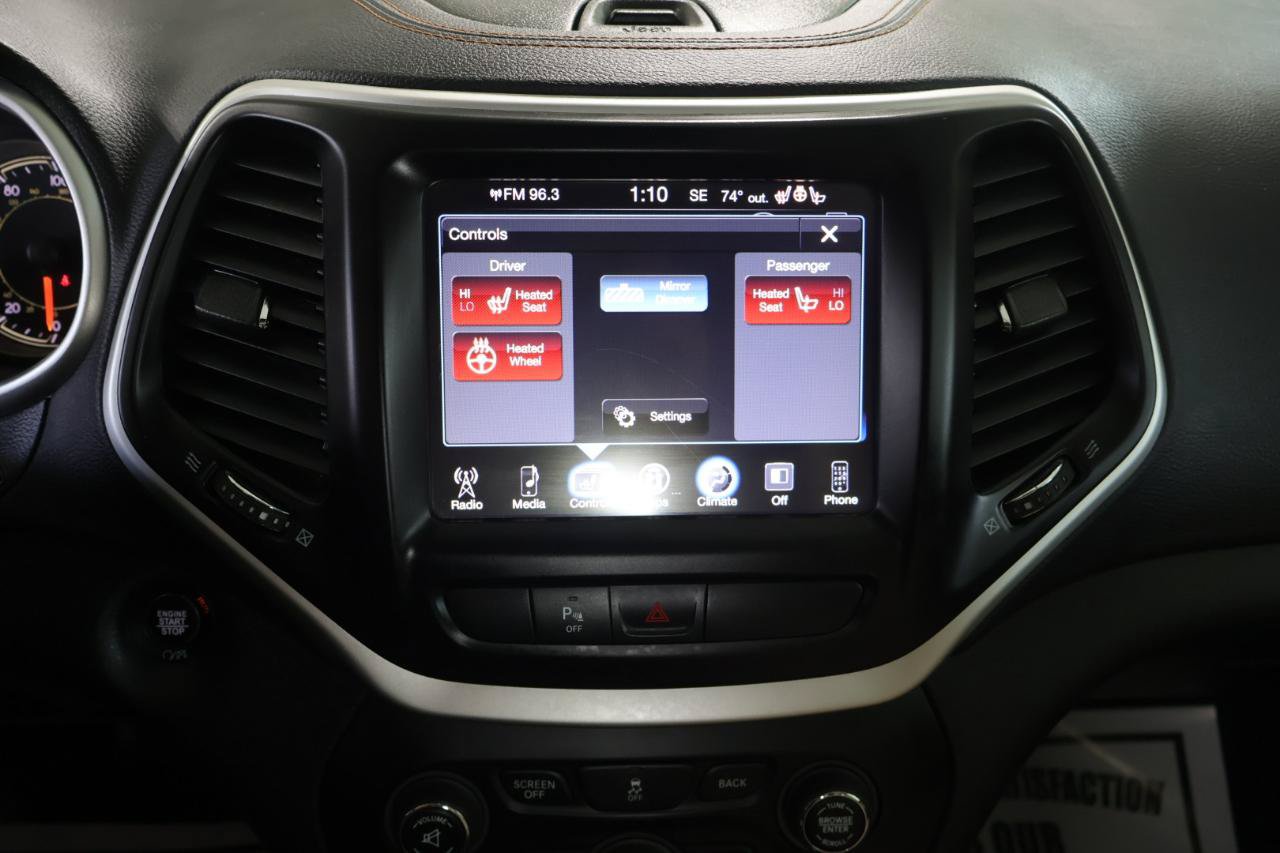 Used 2018 Jeep Cherokee Limited AWD/4WD image 33