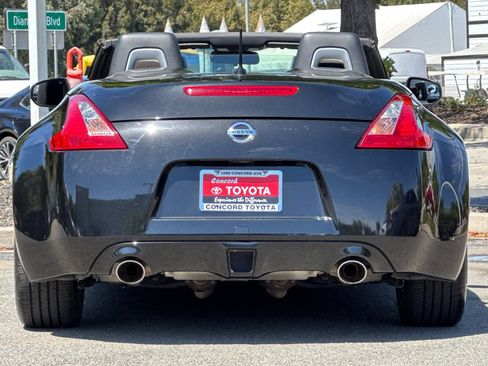 Used 2014 Nissan 370Z Roadster RWD image 10