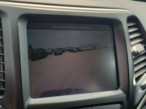 Used 2015 Jeep Cherokee Latitude FWD image 26