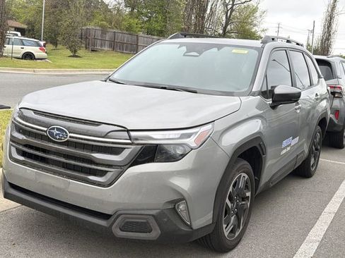 Used 2025 Subaru Forester Limited image 3