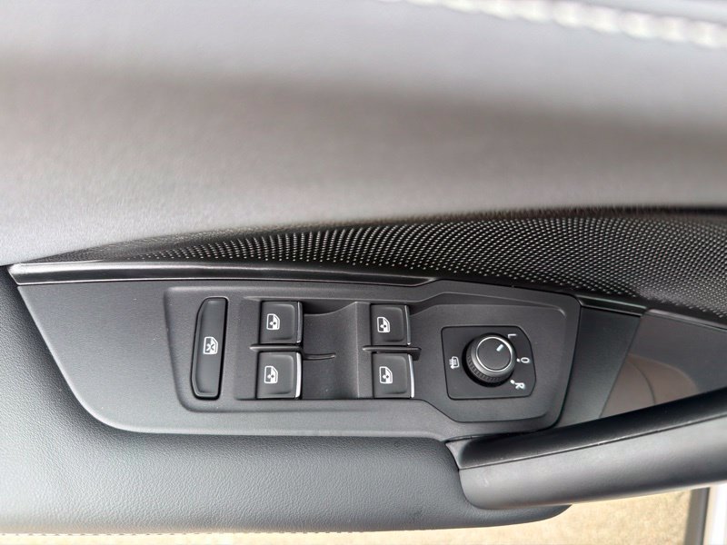 Used 2025 Volkswagen Tiguan SE AWD/4WD image 23