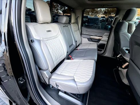 Used 2025 Ford F250 Platinum w/ Platinum Plus Package image 19