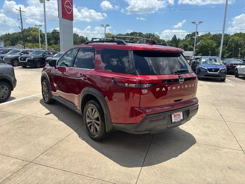 Used 2022 Nissan Pathfinder SV w/ Cargo Package FWD image 5