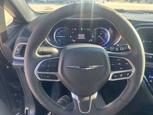 Used 2025 Chrysler Pacifica Select w/ Uconnect Theater Family Group image 27