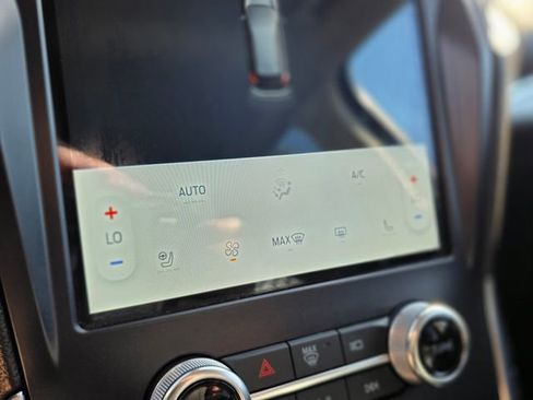 Used 2024 Ford Edge Titanium image 28