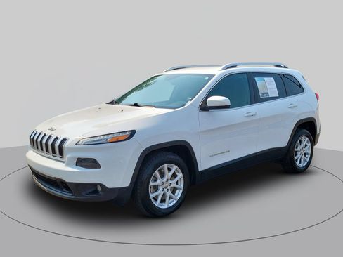 Used 2018 Jeep Cherokee Latitude FWD image 7