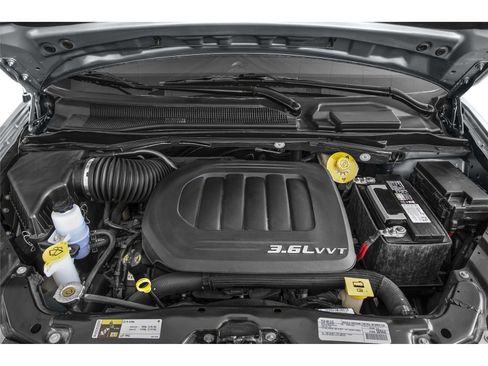 Used 2015 Chrysler Town & Country Touring w/ Driver Convenience Group image 16