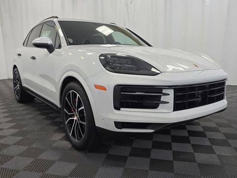 Certified 2025 Porsche Cayenne S AWD/4WD image 9