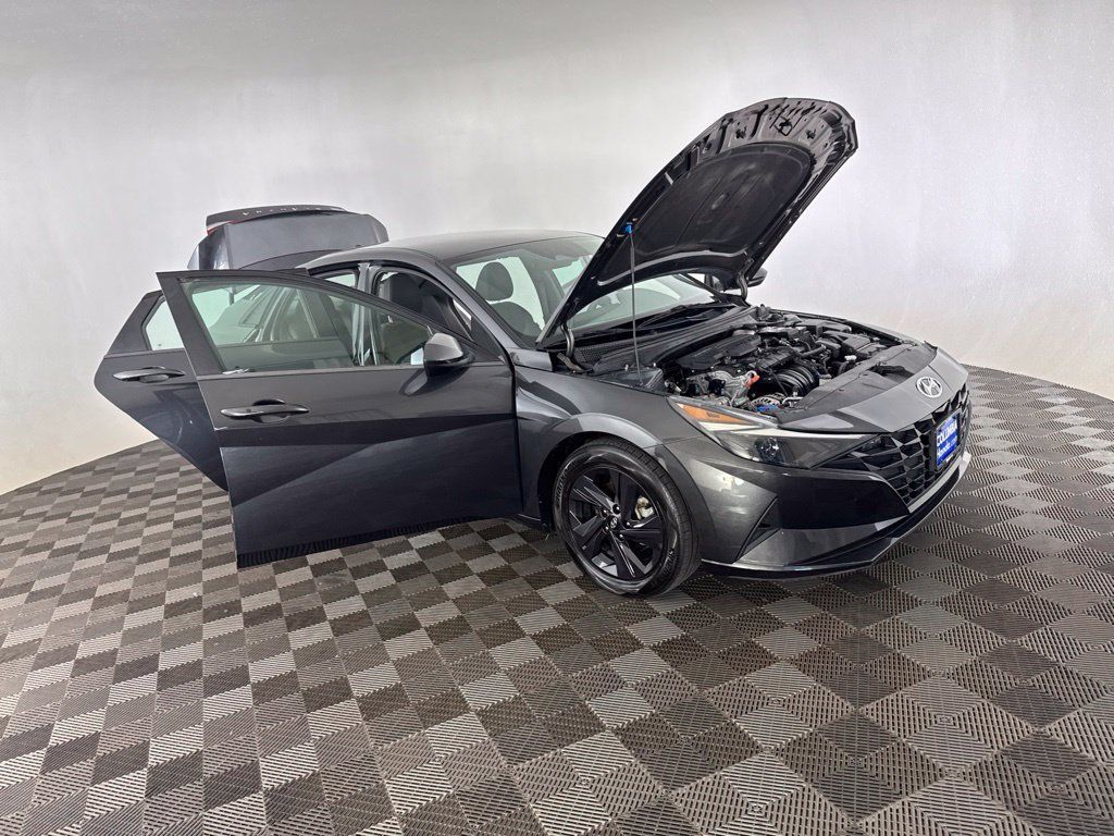 Used 2022 Hyundai Elantra SEL FWD image 13