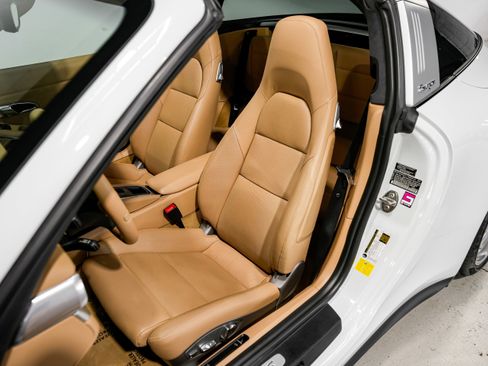 Used 2015 Porsche 911 Targa 4S image 19