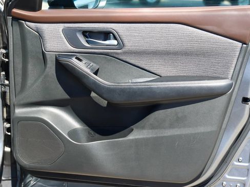 Used 2023 Nissan Rogue SV FWD image 8