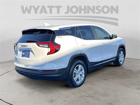 Used 2024 GMC Terrain SLE image 5
