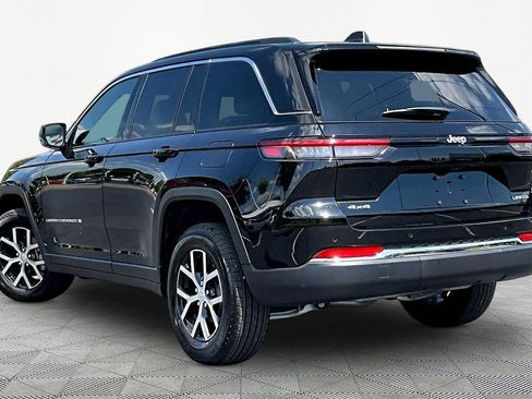 Used 2025 Jeep Grand Cherokee Limited AWD/4WD image 4