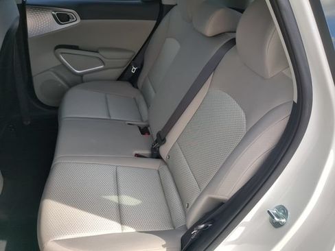 Used 2025 Kia Soul LX FWD image 18