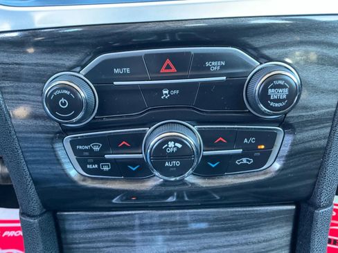 Used 2022 Chrysler 300 Touring w/ Sport Appearance Package image 28