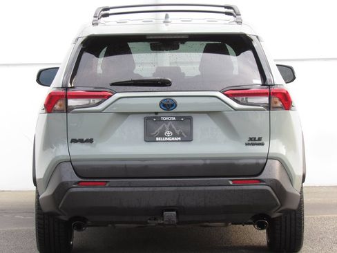 Used 2021 Toyota RAV4 XLE Premium AWD/4WD image 7