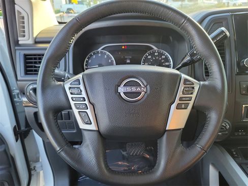 Used 2024 Nissan Titan SV w/ SV Convenience Package image 18
