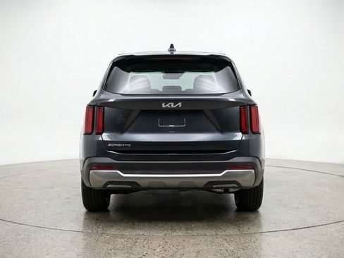 Used 2024 Kia Sorento S image 7