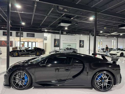 Used 2022 Bugatti Chiron Pur Sport image 4