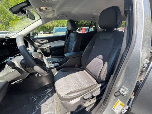 Used 2025 Chevrolet Trax LT image 37