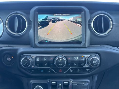 Used 2022 Jeep Wrangler Unlimited Sahara w/ Cold Weather Group image 15