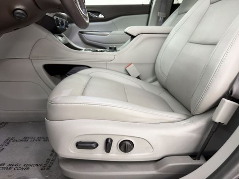 Used 2021 GMC Acadia SLT w/ Technology Package FWD image 15