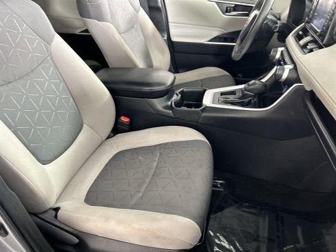 Used 2022 Toyota RAV4 XLE w/ Carpet Mat Package (TMS) FWD image 26
