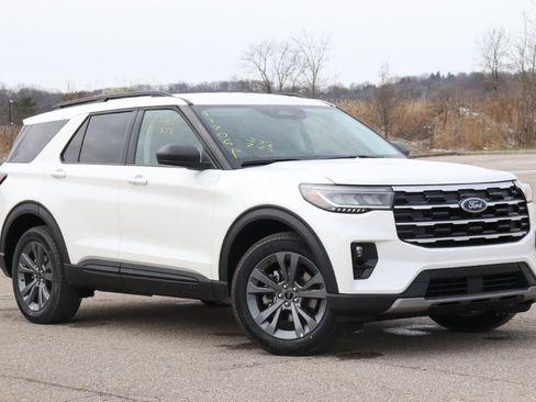 New 2026 Ford Explorer Active w/ Active Comfort Package image 2