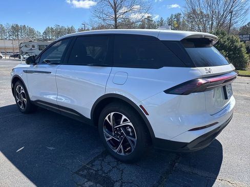 Used 2025 Lincoln Nautilus Premier w/ Jet Appearance Package image 8