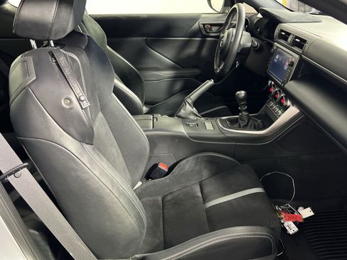 Used 2025 Toyota GR86 Premium w/ Performance Package RWD image 29