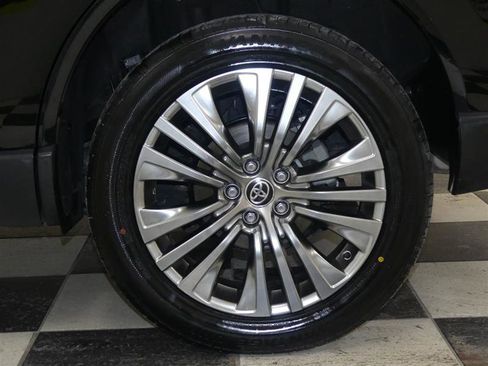 Used 2021 Toyota Venza XLE image 34