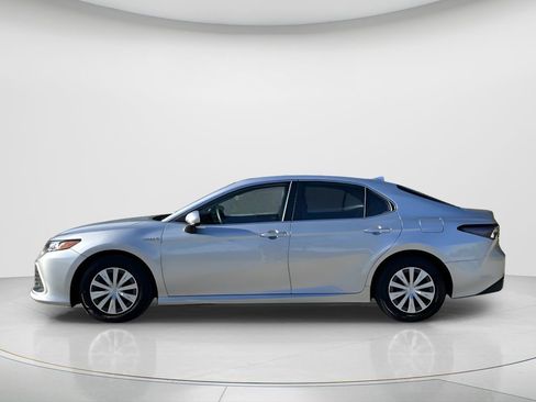 Used 2021 Toyota Camry LE image 10