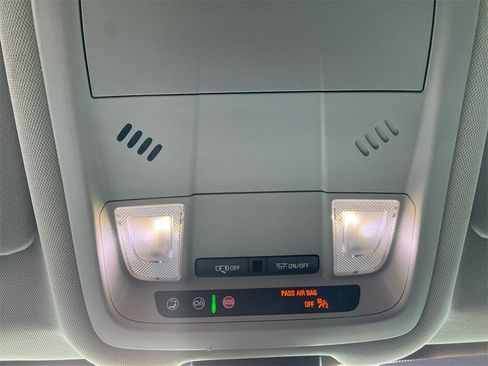 Used 2020 GMC Terrain SLE w/ Driver Convenience Package image 11