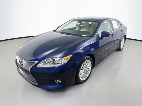 Used 2014 Lexus ES 350 w/ Luxury Package FWD image 3