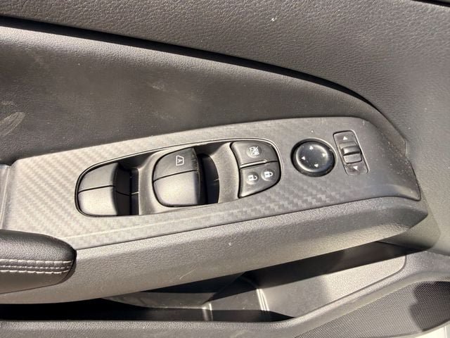 Used 2025 Nissan Altima 2.5 SV FWD image 9