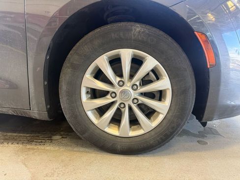 Used 2018 Chrysler Pacifica Touring Plus image 55