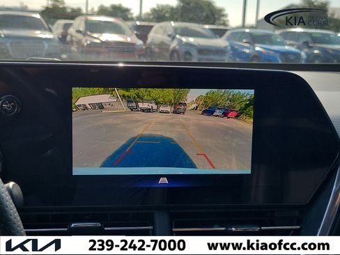 Used 2024 Chevrolet Trax RS w/ Sunroof Package FWD image 27