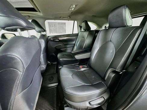 Used 2023 Toyota Highlander Limited AWD/4WD image 22