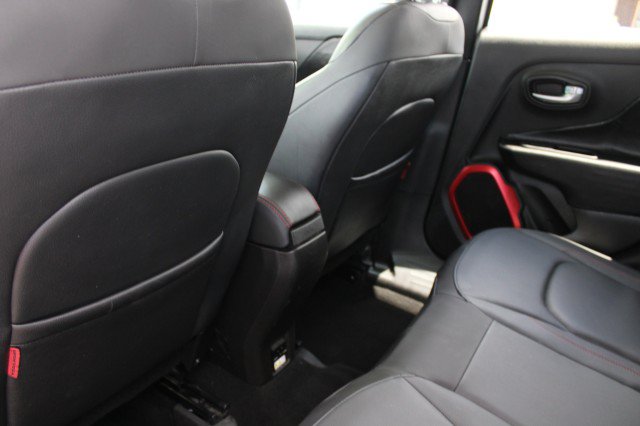 Used 2016 Jeep Renegade Trailhawk w/ Premium Trailhawk Package AWD/4WD image 16