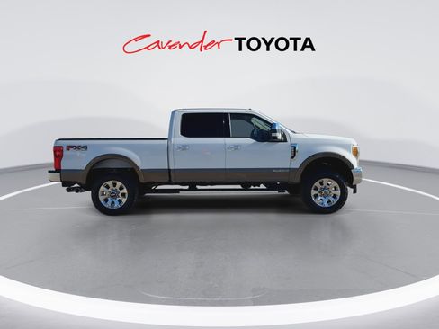 Used 2017 Ford F250 Lariat w/ Chrome Package image 9