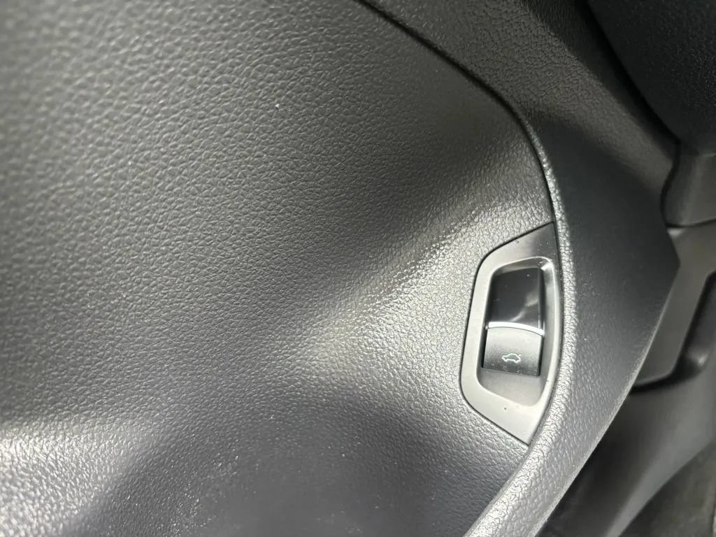 Used 2017 Volkswagen Passat 1.8T SE FWD image 25