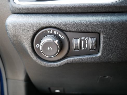 Used 2025 Chrysler Pacifica Select FWD image 26