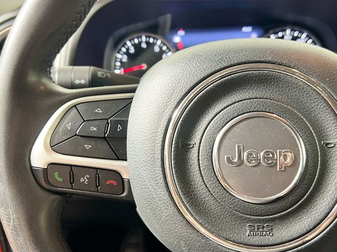Used 2021 Jeep Renegade Latitude FWD image 18