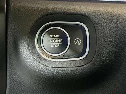 Used 2025 Mercedes-Benz GLS 450 4MATIC image 21
